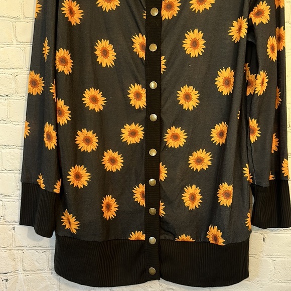 Lily by firmiana sunflower snap button cardigan - Picture 3 of 5